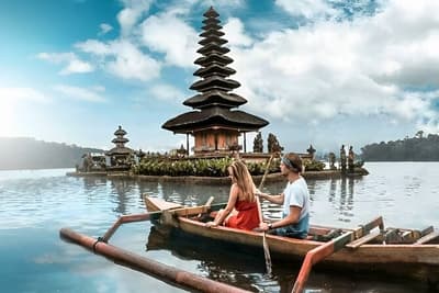 Handara Gate, Ulun Danu & Tanah Lot Image 1